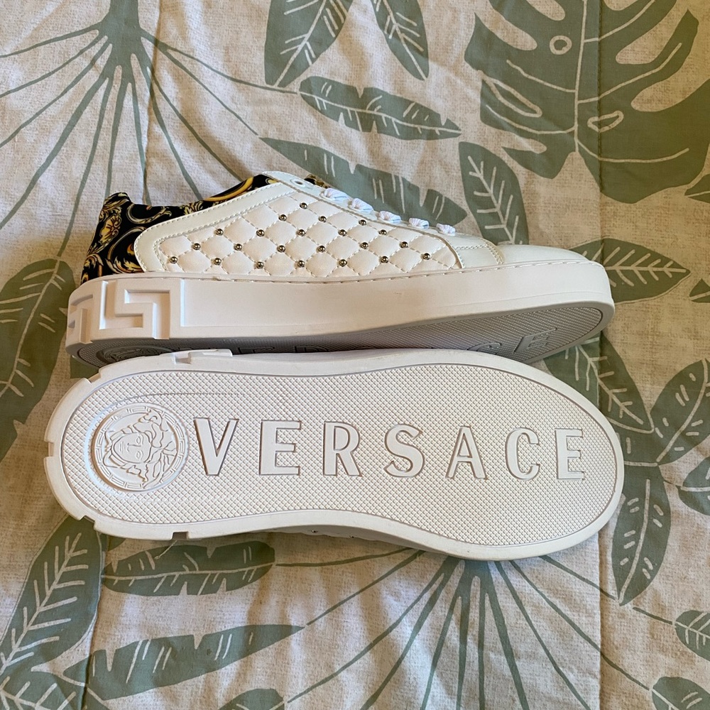 Imitation Versace Men’s Sneakers - Picture 2 of 4